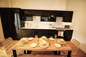 Berwick Upon Tweed - Sleeps 4 - Town Centre - Very High End Renovation - Private Garden - Close to Train Station - Fast Wifi